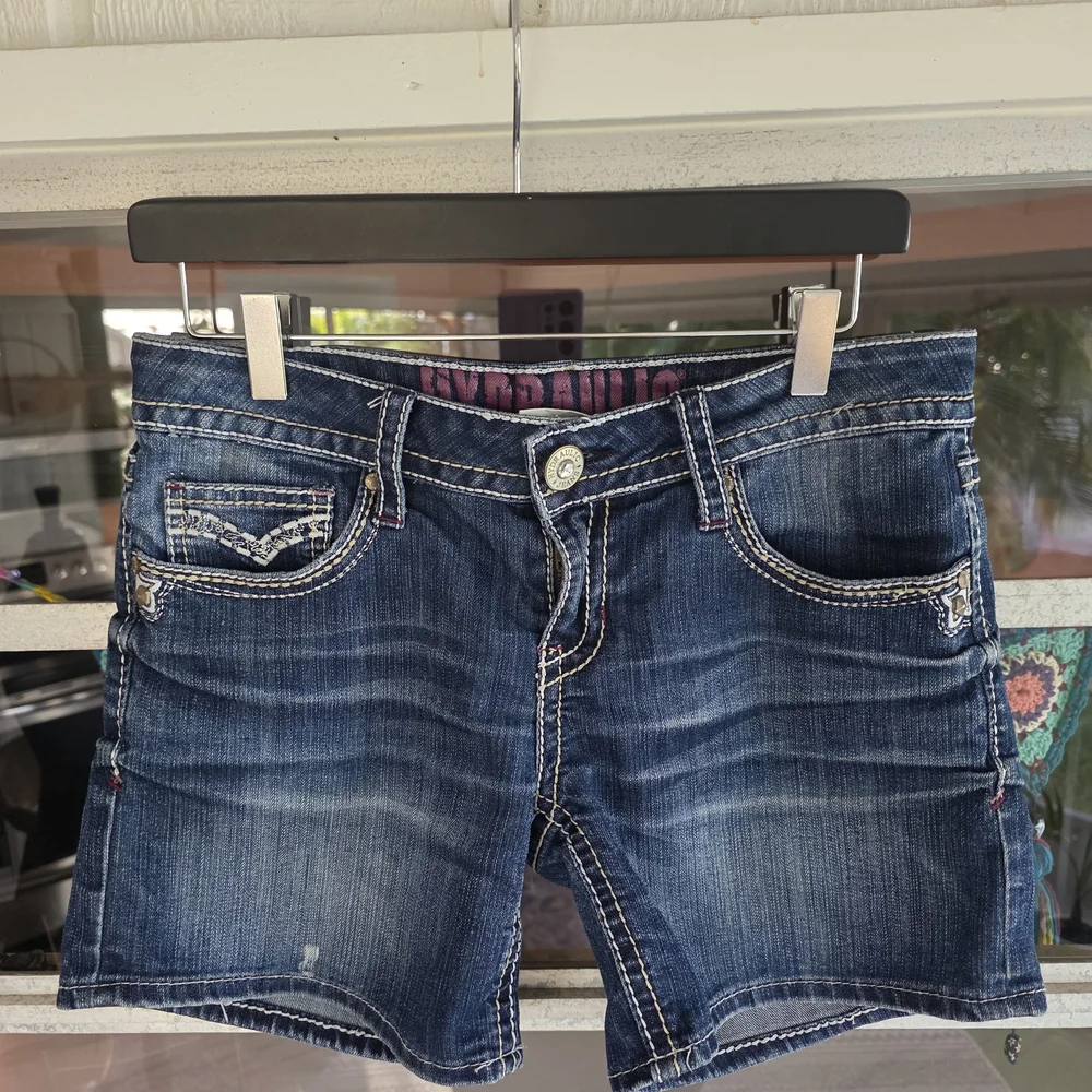 Hydraulic Bailey Low Rise Short 7/8 Dark Blue Jean Shorts with Embroidery